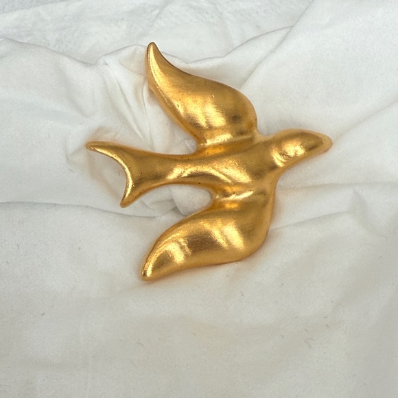 Ann Hand gold flying dove pin brooch retired - Picture 1 of 8